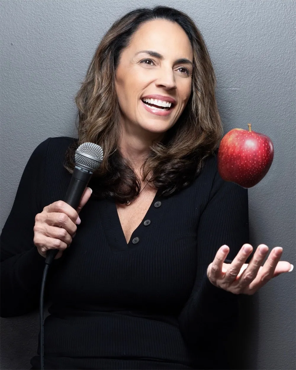 Lisa Roddavis performing